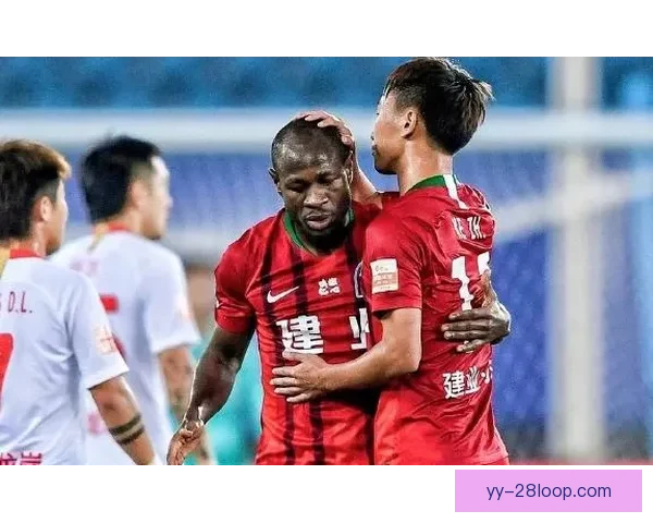 李源一中场拼抢积极展现斗志助力球队攻防转换